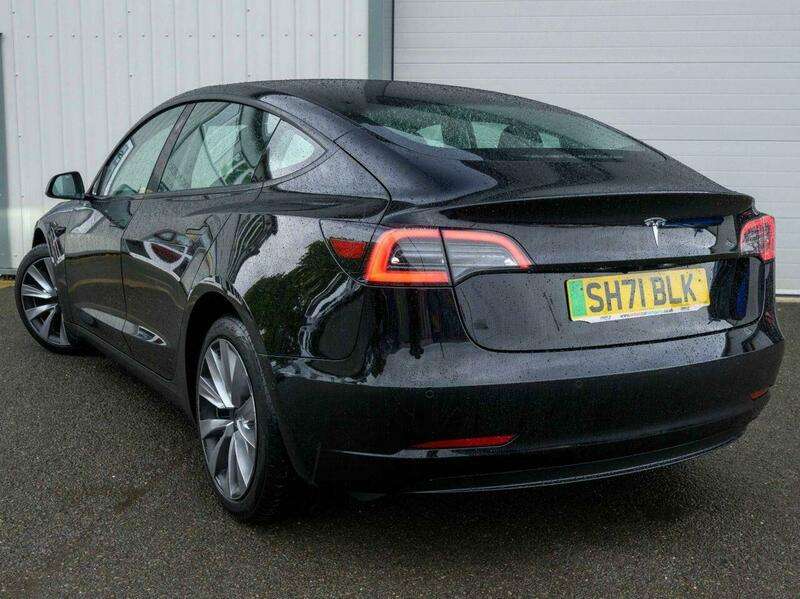 A 2021 TESLA MODEL 3 Standard Range Plus Saloon 4dr Electric Auto RWD (241 bhp) A 2021 TESLA MODEL 3 Standard Range Plus Saloon 4dr Electric Auto RWD (241 bhp)