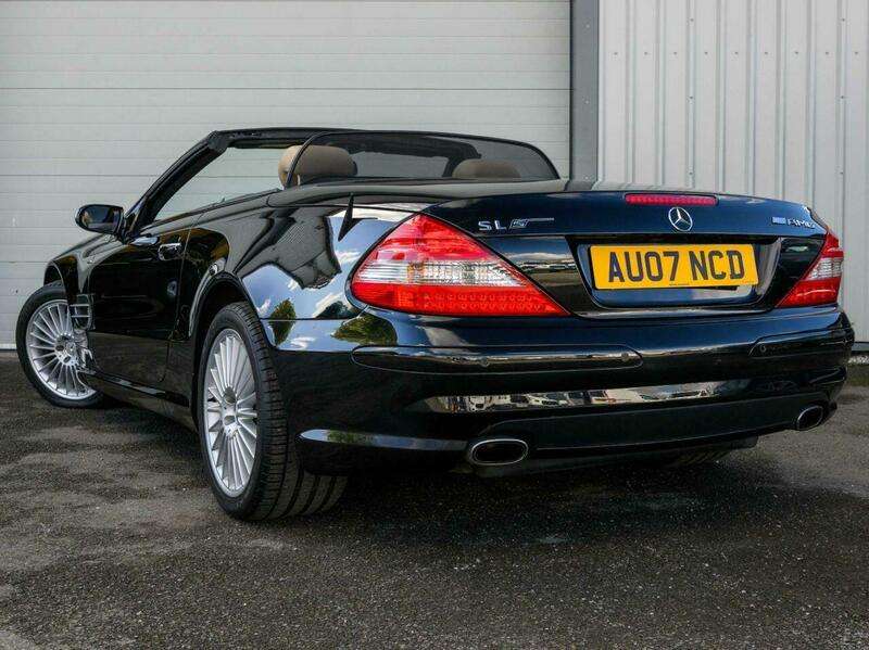 A 2007 MERCEDES-BENZ SLK 5.5 SL500 Convertible 2dr Petrol 7G-Tronic (291 g/km, 382.68 bhp) A 2007 MERCEDES-BENZ SLK 5.5 SL500 Convertible 2dr Petrol 7G-Tronic (291 g/km, 382.68 bhp)