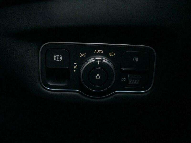 null ASTON MARTIN VANTAGE null ASTON MARTIN VANTAGE