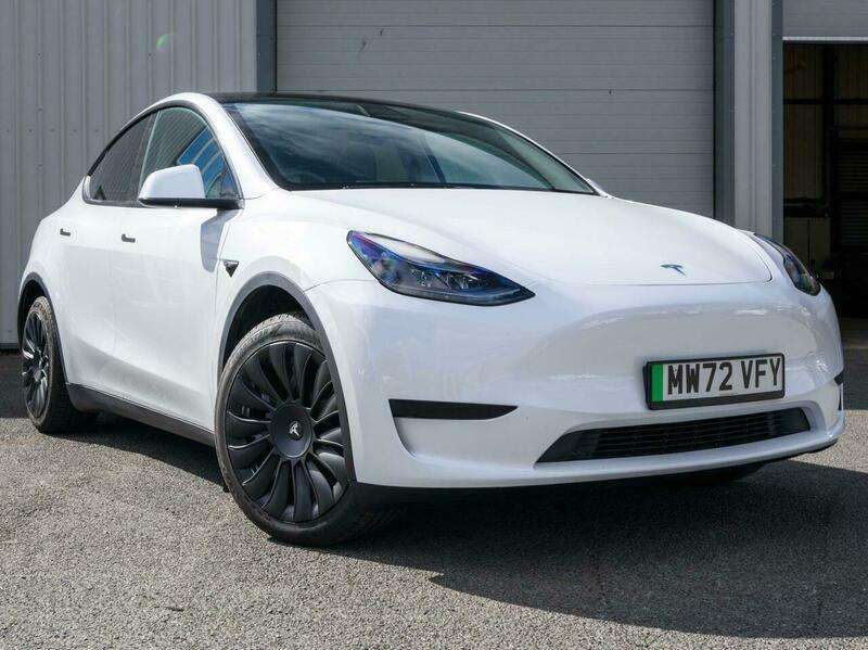 A 2022 TESLA MODEL Y SUV 5dr Electric Auto RWD (346 ps) A 2022 TESLA MODEL Y SUV 5dr Electric Auto RWD (346 ps)
