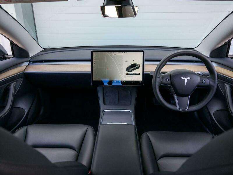 A 2021 TESLA MODEL 3 Standard Range Plus Saloon 4dr Electric Auto RWD (241 bhp) A 2021 TESLA MODEL 3 Standard Range Plus Saloon 4dr Electric Auto RWD (241 bhp)