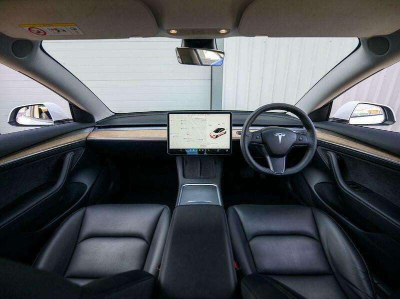 A 2021 TESLA MODEL 3 Standard Range Plus Saloon 4dr Electric Auto RWD (241 bhp) A 2021 TESLA MODEL 3 Standard Range Plus Saloon 4dr Electric Auto RWD (241 bhp)