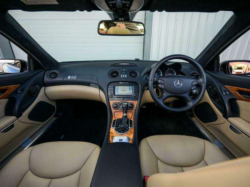 A 2007 MERCEDES-BENZ SLK 5.5 SL500 Convertible 2dr Petrol 7G-Tronic (291 g/km, 382.68 bhp) A 2007 MERCEDES-BENZ SLK 5.5 SL500 Convertible 2dr Petrol 7G-Tronic (291 g/km, 382.68 bhp)