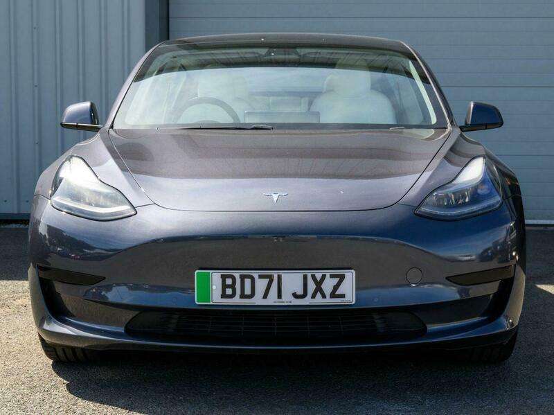 A 2021 TESLA MODEL 3 Standard Range Plus Saloon 4dr Electric Auto RWD (241 bhp) A 2021 TESLA MODEL 3 Standard Range Plus Saloon 4dr Electric Auto RWD (241 bhp)