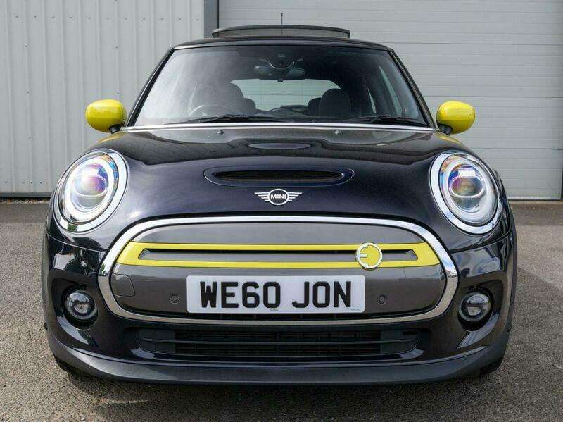 A 2021 MINI HATCH Cooper SE 32.6kWh Level 3 Hatchback 3dr Electric Auto (184 ps) A 2021 MINI HATCH Cooper SE 32.6kWh Level 3 Hatchback 3dr Electric Auto (184 ps)