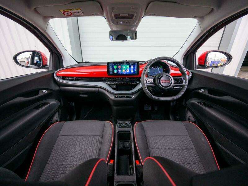 A 2022 FIAT 500 42kWh RED Hatchback 3dr Electric Auto (118 ps) A 2022 FIAT 500 42kWh RED Hatchback 3dr Electric Auto (118 ps)