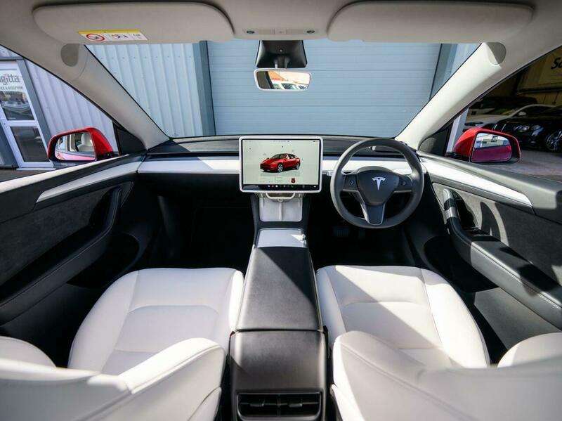 A 2023 TESLA MODEL Y SUV 5dr Electric Auto RWD (346 ps) A 2023 TESLA MODEL Y SUV 5dr Electric Auto RWD (346 ps)