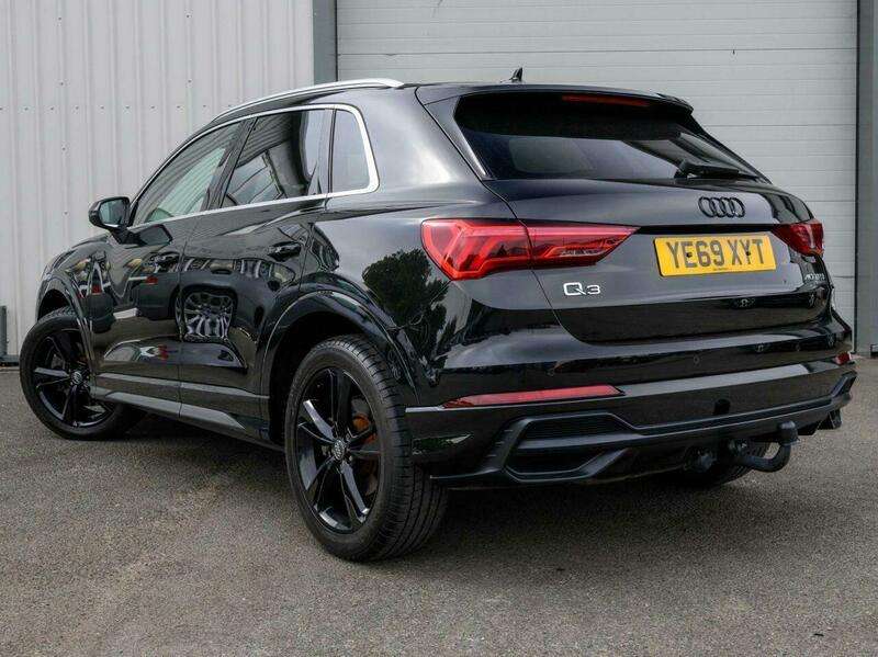 A 2019 AUDI Q3 2.0 TFSI 40 S line SUV 5dr Petrol S Tronic quattro Euro 6 (s/s) (190 ps) A 2019 AUDI Q3 2.0 TFSI 40 S line SUV 5dr Petrol S Tronic quattro Euro 6 (s/s) (190 ps)