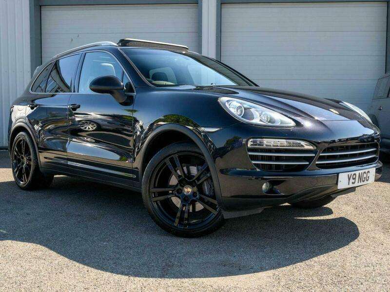 A 2014 PORSCHE CAYENNE 3.0 TD V6 Platinum Edition SUV 5dr Diesel TiptronicS 4WD Euro 5 (s/s) (245 ps) A 2014 PORSCHE CAYENNE 3.0 TD V6 Platinum Edition SUV 5dr Diesel TiptronicS 4WD Euro 5 (s/s) (245 ps)