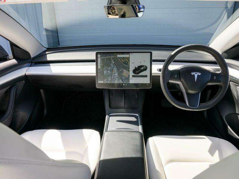 A 2021 TESLA MODEL 3 Standard Range Plus Saloon 4dr Electric Auto RWD (241 bhp) A 2021 TESLA MODEL 3 Standard Range Plus Saloon 4dr Electric Auto RWD (241 bhp)