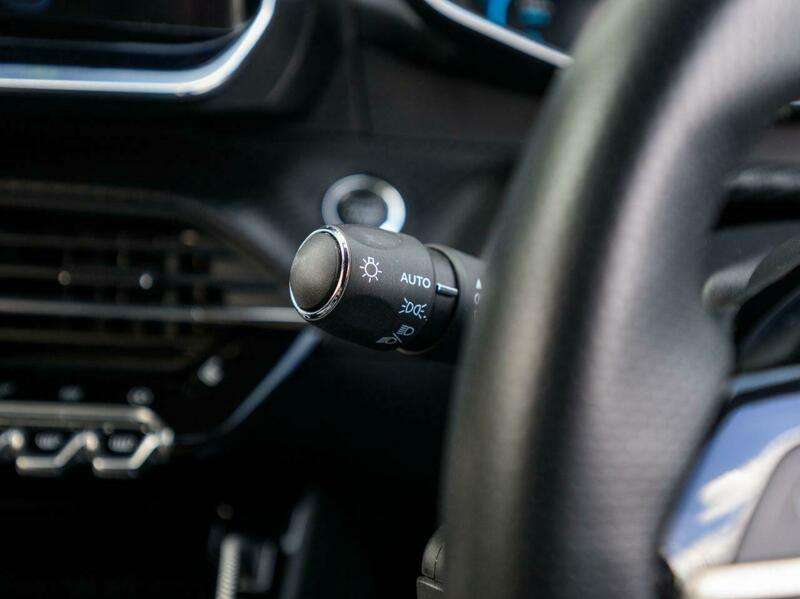 2021 PEUGEOT 208 2021 PEUGEOT 208