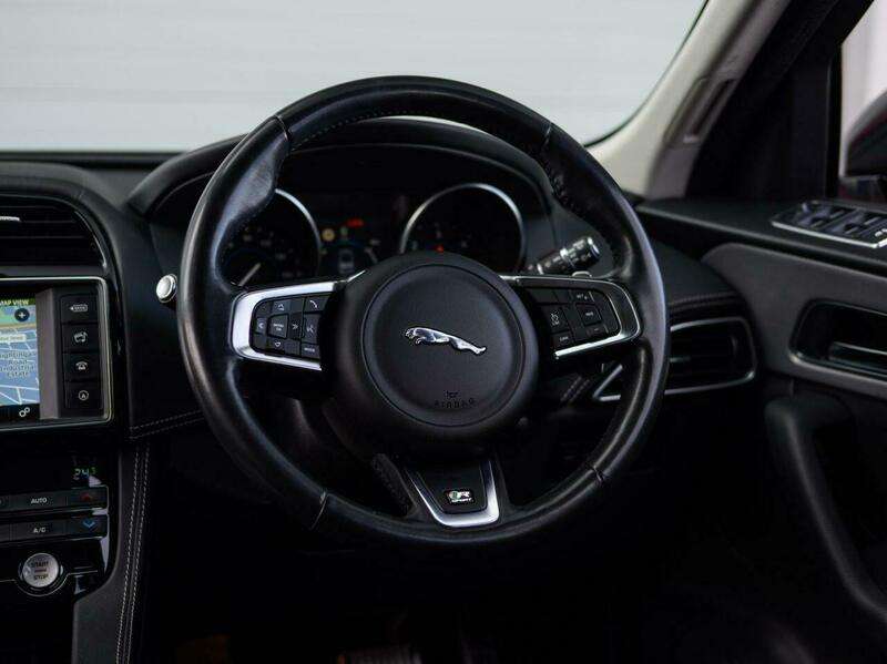 2017 JAGUAR F-PACE 2017 JAGUAR F-PACE