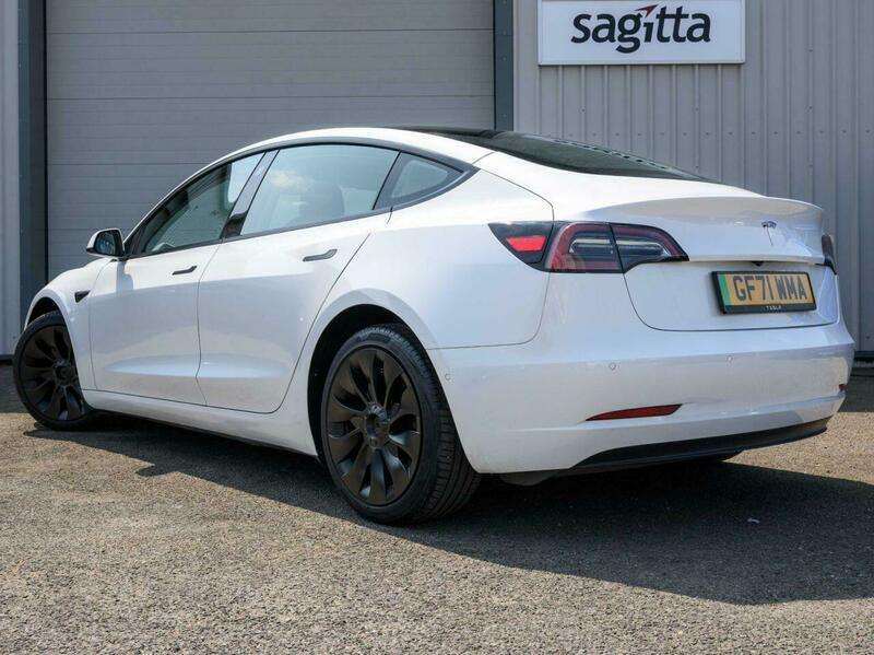A 2021 TESLA MODEL 3 Standard Range Plus Saloon 4dr Electric Auto RWD (241 bhp) A 2021 TESLA MODEL 3 Standard Range Plus Saloon 4dr Electric Auto RWD (241 bhp)
