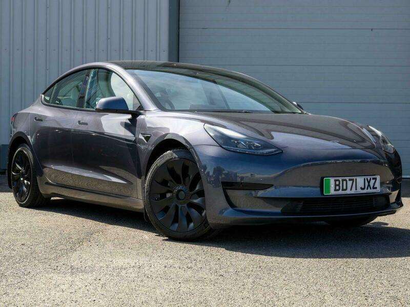 A 2021 TESLA MODEL 3 Standard Range Plus Saloon 4dr Electric Auto RWD (241 bhp) A 2021 TESLA MODEL 3 Standard Range Plus Saloon 4dr Electric Auto RWD (241 bhp)