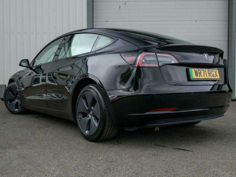 A 2021 TESLA MODEL 3 Standard Range Plus Saloon 4dr Electric Auto RWD (241 bhp) A 2021 TESLA MODEL 3 Standard Range Plus Saloon 4dr Electric Auto RWD (241 bhp)