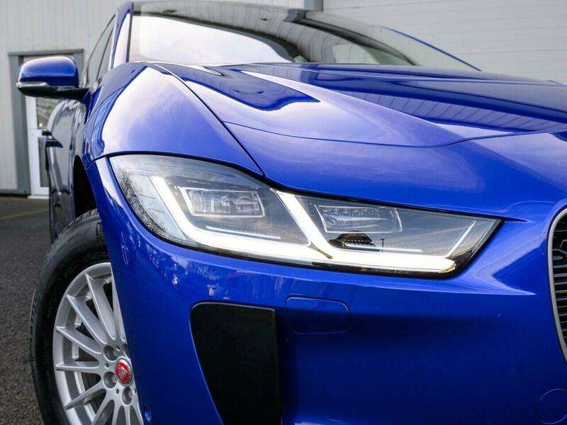 A 2019 JAGUAR I-PACE 400 90kWh SE SUV 5dr Electric Auto 4WD (400 ps) A 2019 JAGUAR I-PACE 400 90kWh SE SUV 5dr Electric Auto 4WD (400 ps)