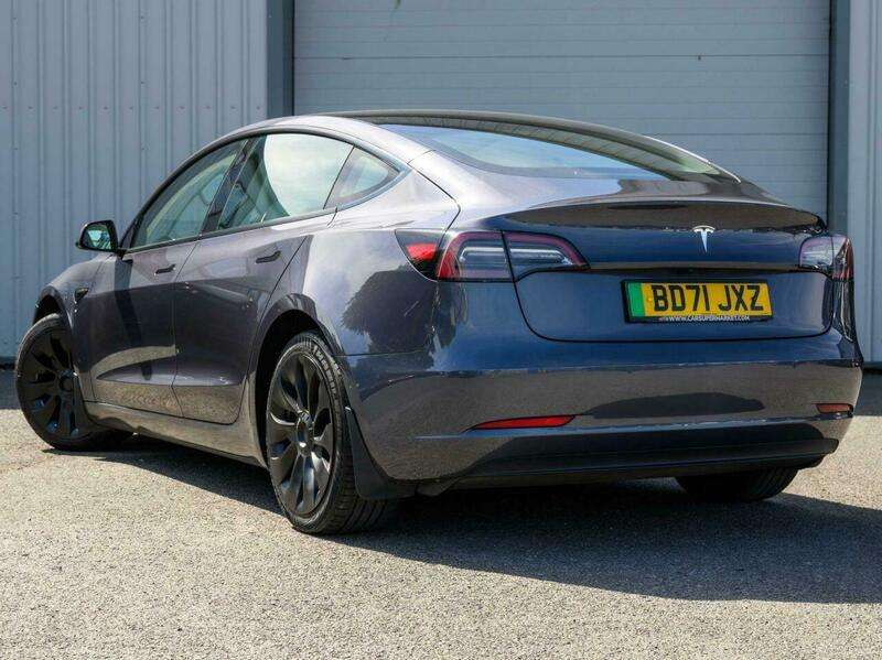 A 2021 TESLA MODEL 3 Standard Range Plus Saloon 4dr Electric Auto RWD (241 bhp) A 2021 TESLA MODEL 3 Standard Range Plus Saloon 4dr Electric Auto RWD (241 bhp)