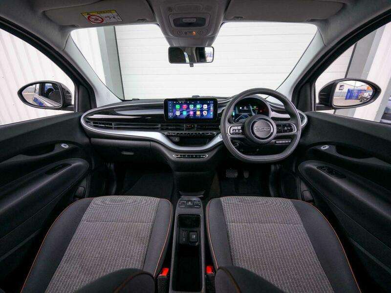 A 2022 FIAT 500 42kWh Icon Hatchback 3dr Electric Auto (118 ps) A 2022 FIAT 500 42kWh Icon Hatchback 3dr Electric Auto (118 ps)