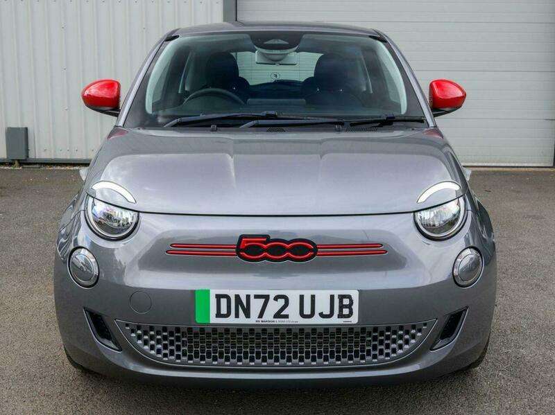 A 2022 FIAT 500 42kWh RED Hatchback 3dr Electric Auto (118 ps) A 2022 FIAT 500 42kWh RED Hatchback 3dr Electric Auto (118 ps)