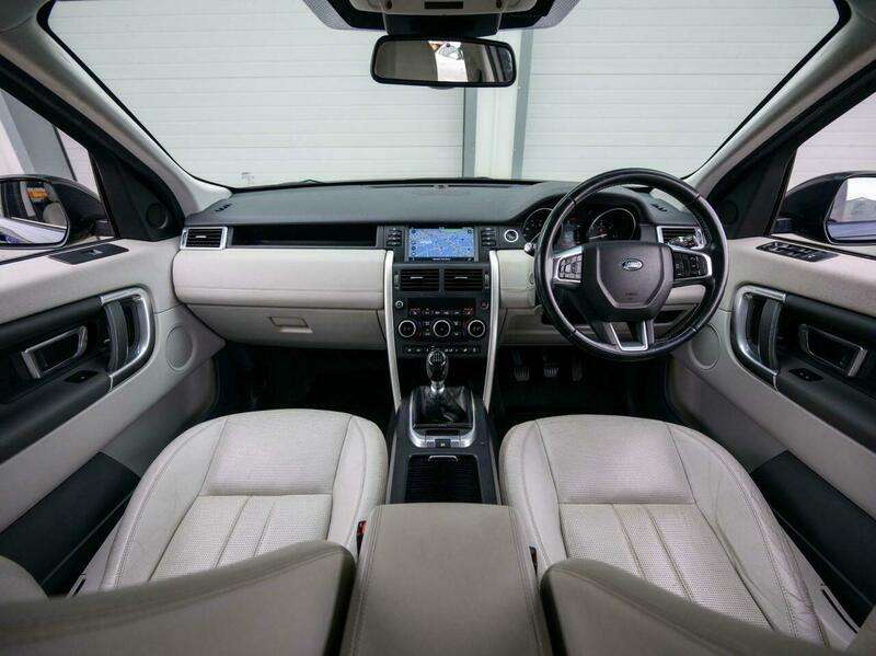 A 2016 LAND ROVER DISCOVERY SPORT 2.0 TD4 HSE SUV 5dr Diesel Manual 4WD Euro 6 (s/s) (180 ps) A 2016 LAND ROVER DISCOVERY SPORT 2.0 TD4 HSE SUV 5dr Diesel Manual 4WD Euro 6 (s/s) (180 ps)