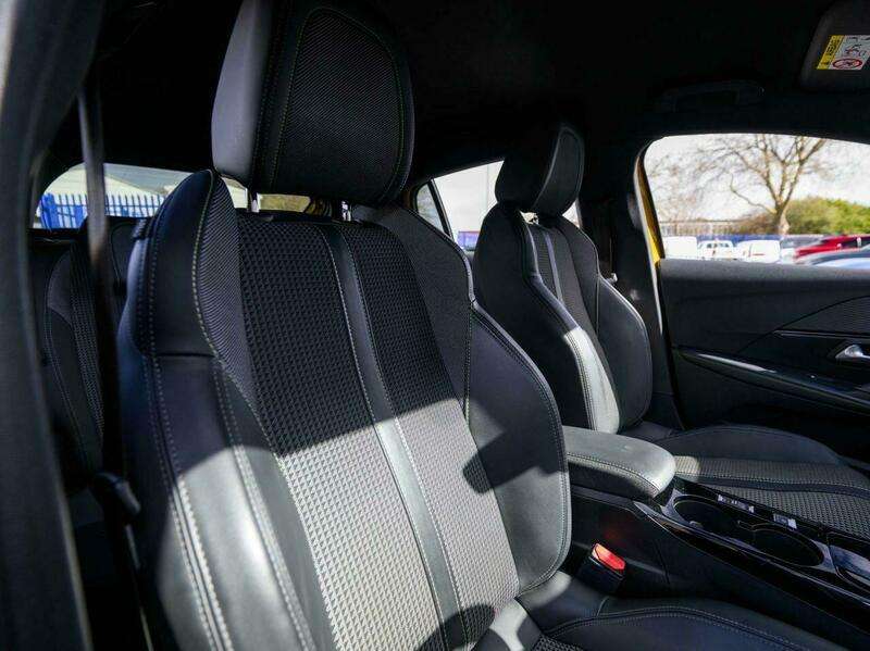 2021 PEUGEOT 208 2021 PEUGEOT 208