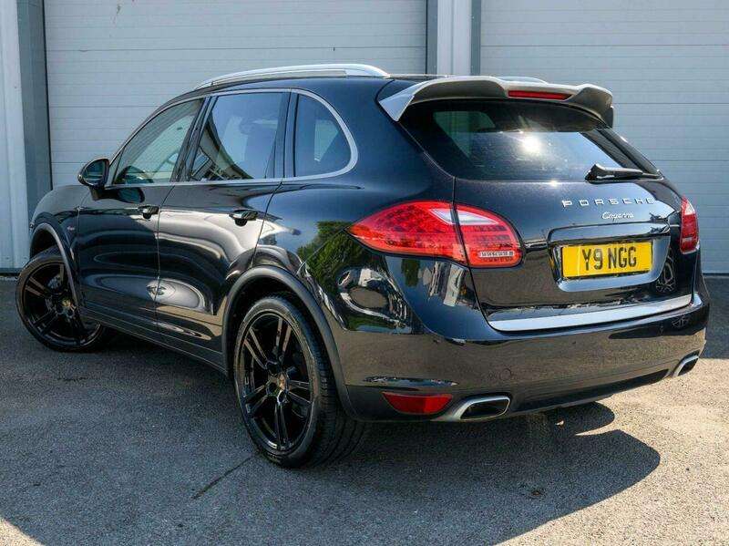 A 2014 PORSCHE CAYENNE 3.0 TD V6 Platinum Edition SUV 5dr Diesel TiptronicS 4WD Euro 5 (s/s) (245 ps) A 2014 PORSCHE CAYENNE 3.0 TD V6 Platinum Edition SUV 5dr Diesel TiptronicS 4WD Euro 5 (s/s) (245 ps)