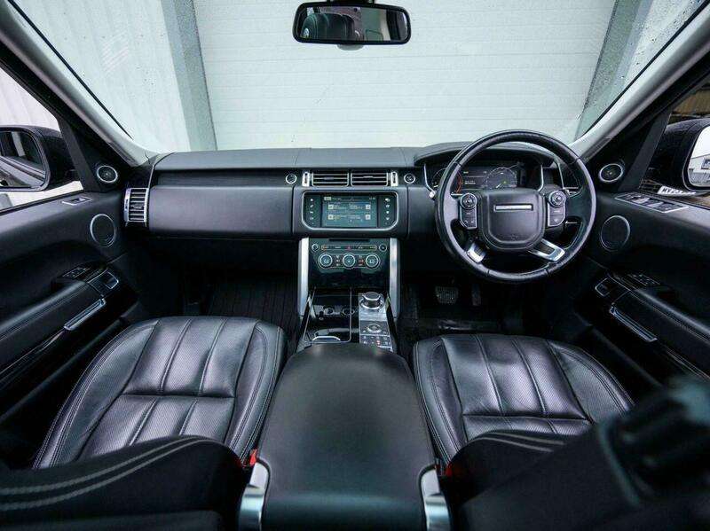 A 2016 LAND ROVER RANGE ROVER 4.4 SD V8 Vogue SE SUV 5dr Diesel Auto 4WD Euro 6 (s/s) (339 ps) A 2016 LAND ROVER RANGE ROVER 4.4 SD V8 Vogue SE SUV 5dr Diesel Auto 4WD Euro 6 (s/s) (339 ps)