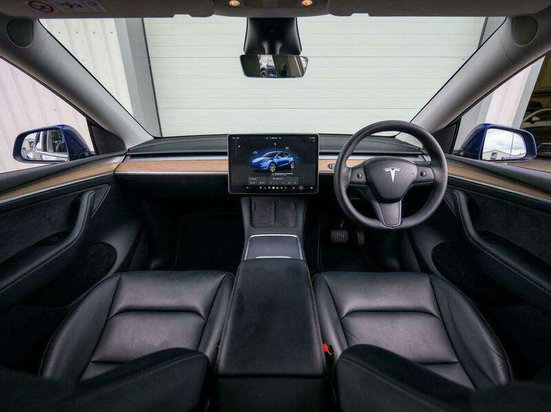 A 2022 TESLA MODEL Y SUV 5dr Electric Auto RWD (346 ps) A 2022 TESLA MODEL Y SUV 5dr Electric Auto RWD (346 ps)
