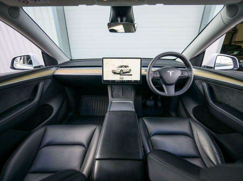 A 2022 TESLA MODEL Y SUV 5dr Electric Auto RWD (346 ps) A 2022 TESLA MODEL Y SUV 5dr Electric Auto RWD (346 ps)