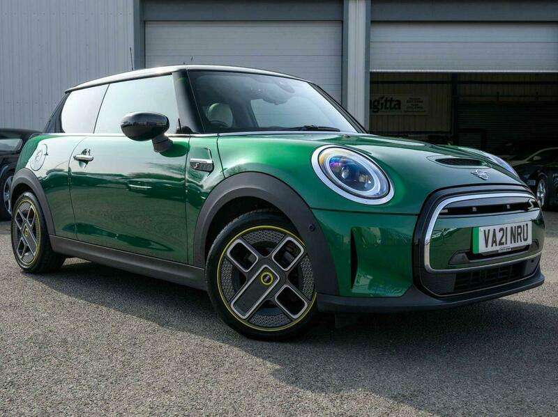 A 2021 MINI HATCH Cooper SE 32.6kWh Level 3 Hatchback 3dr Electric Auto (184 ps) A 2021 MINI HATCH Cooper SE 32.6kWh Level 3 Hatchback 3dr Electric Auto (184 ps)