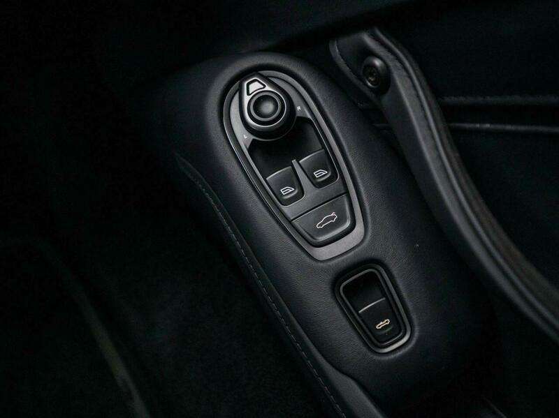 null ASTON MARTIN VANTAGE null ASTON MARTIN VANTAGE