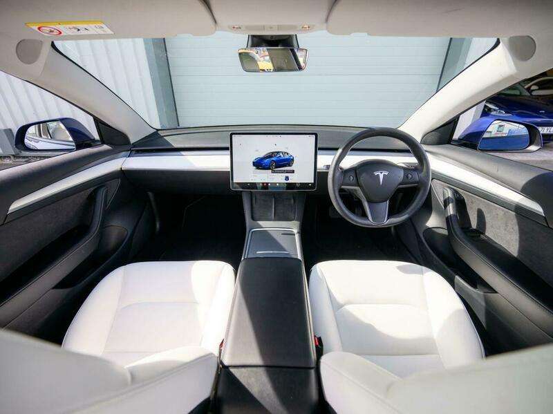 A 2022 TESLA MODEL 3 Standard Range Plus Saloon 4dr Electric Auto RWD (241 bhp) A 2022 TESLA MODEL 3 Standard Range Plus Saloon 4dr Electric Auto RWD (241 bhp)