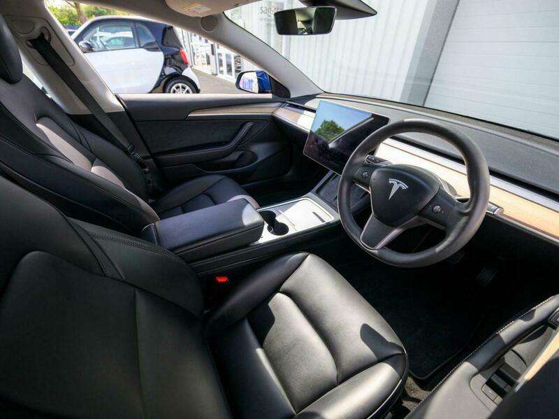A 2021 TESLA MODEL 3 Standard Range Plus Saloon 4dr Electric Auto RWD (241 bhp) A 2021 TESLA MODEL 3 Standard Range Plus Saloon 4dr Electric Auto RWD (241 bhp)