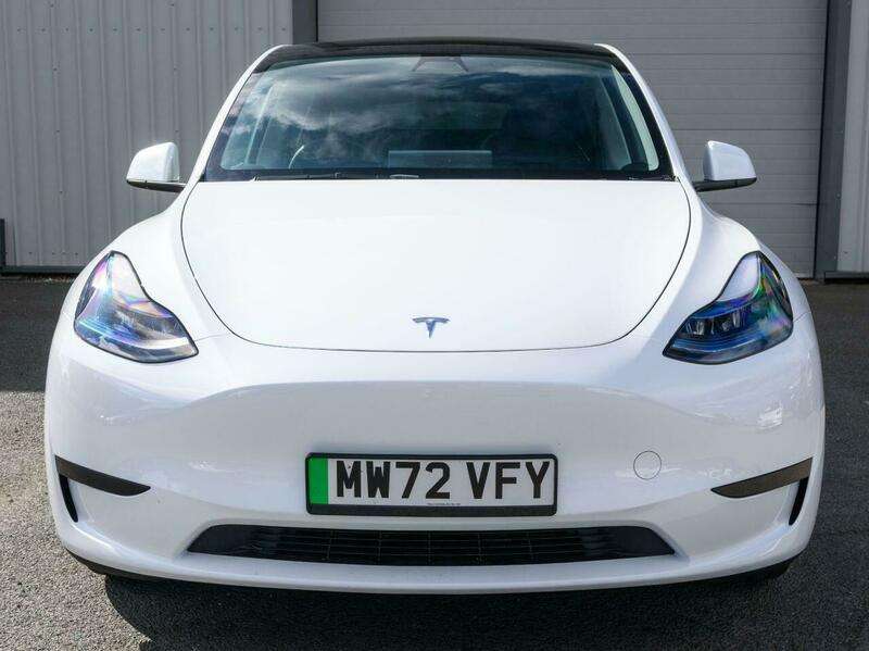 A 2022 TESLA MODEL Y SUV 5dr Electric Auto RWD (346 ps) A 2022 TESLA MODEL Y SUV 5dr Electric Auto RWD (346 ps)