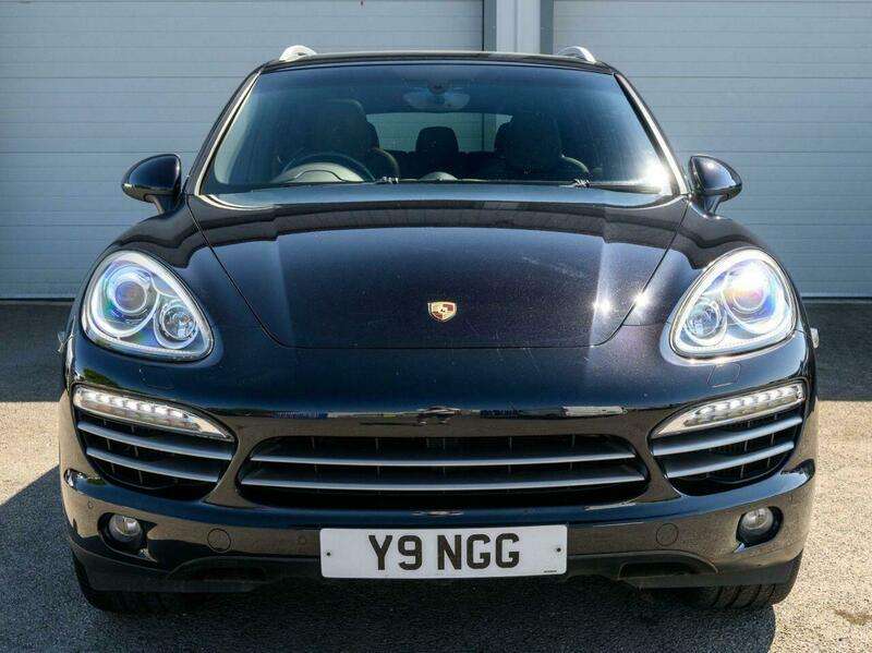 A 2014 PORSCHE CAYENNE 3.0 TD V6 Platinum Edition SUV 5dr Diesel TiptronicS 4WD Euro 5 (s/s) (245 ps) A 2014 PORSCHE CAYENNE 3.0 TD V6 Platinum Edition SUV 5dr Diesel TiptronicS 4WD Euro 5 (s/s) (245 ps)