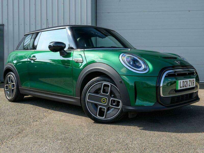 A 2021 MINI HATCH Cooper SE 32.6kWh Level 3 Hatchback 3dr Electric Auto (184 ps) A 2021 MINI HATCH Cooper SE 32.6kWh Level 3 Hatchback 3dr Electric Auto (184 ps)