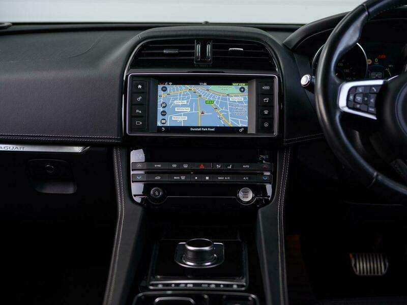 2017 JAGUAR F-PACE 2017 JAGUAR F-PACE