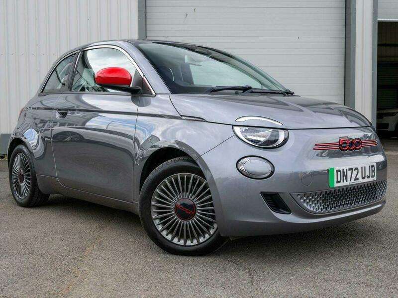 A 2022 FIAT 500 42kWh RED Hatchback 3dr Electric Auto (118 ps) A 2022 FIAT 500 42kWh RED Hatchback 3dr Electric Auto (118 ps)
