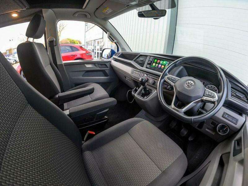 A 2020 VOLKSWAGEN TRANSPORTER T30 TDI KOMBI HIGHLINE A 2020 VOLKSWAGEN TRANSPORTER T30 TDI KOMBI HIGHLINE