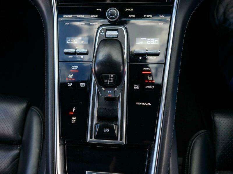 2018 PORSCHE PANAMERA 2018 PORSCHE PANAMERA