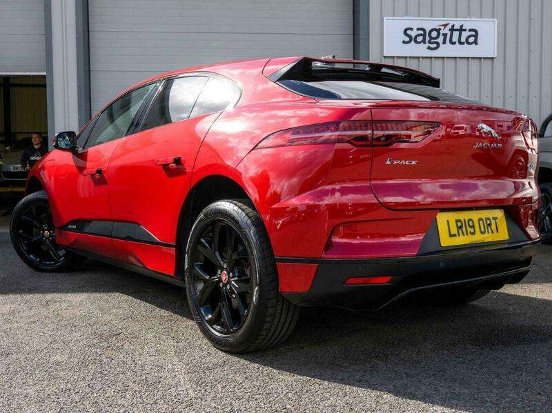A 2019 JAGUAR I-PACE 400 90kWh SE SUV 5dr Electric Auto 4WD (400 ps) A 2019 JAGUAR I-PACE 400 90kWh SE SUV 5dr Electric Auto 4WD (400 ps)