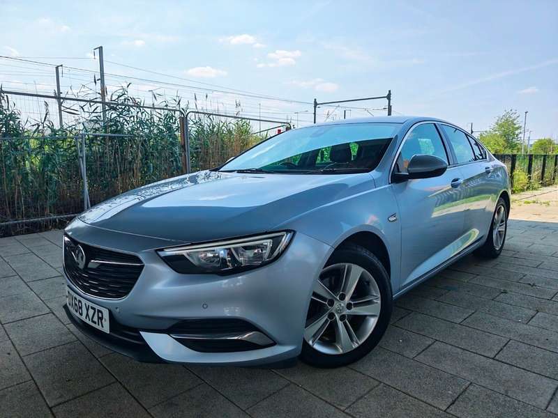 A 2018 VAUXHALL INSIGNIA GRAND SPORT TECH LINE NAV A 2018 VAUXHALL INSIGNIA GRAND SPORT TECH LINE NAV