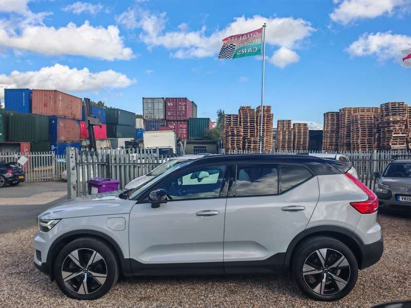 2021 VOLVO XC40 2021 VOLVO XC40