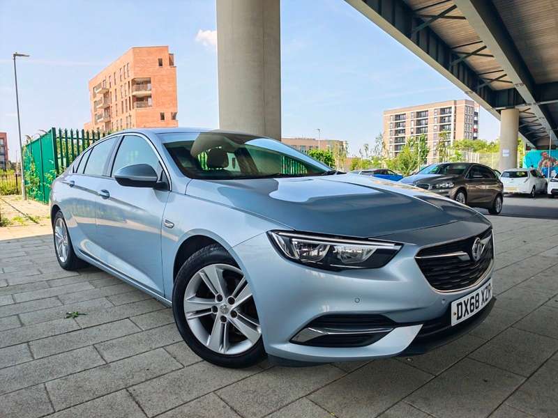 A 2018 VAUXHALL INSIGNIA GRAND SPORT TECH LINE NAV A 2018 VAUXHALL INSIGNIA GRAND SPORT TECH LINE NAV