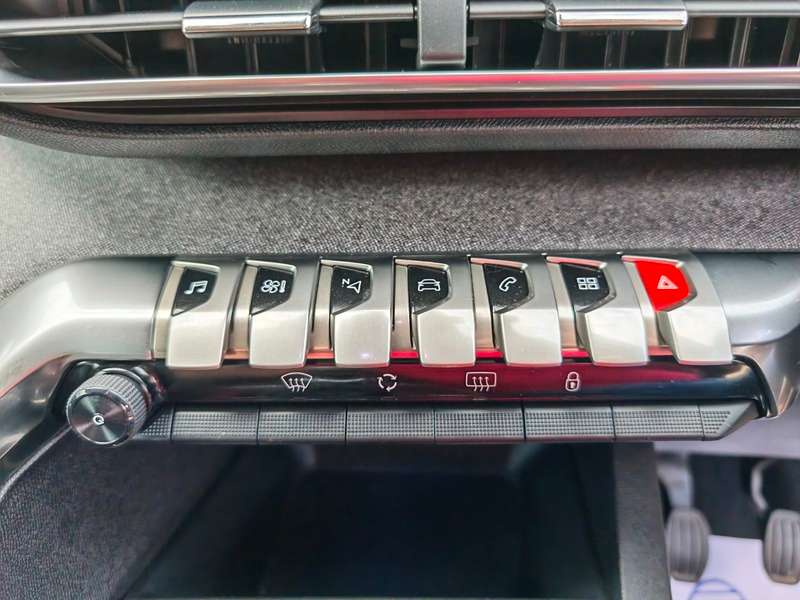 2017 PEUGEOT 3008 2017 PEUGEOT 3008