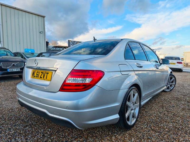 A 2011 MERCEDES GL CLASS C180 BLUEEFFICIENCY SPORT EDITION 125 A 2011 MERCEDES GL CLASS C180 BLUEEFFICIENCY SPORT EDITION 125