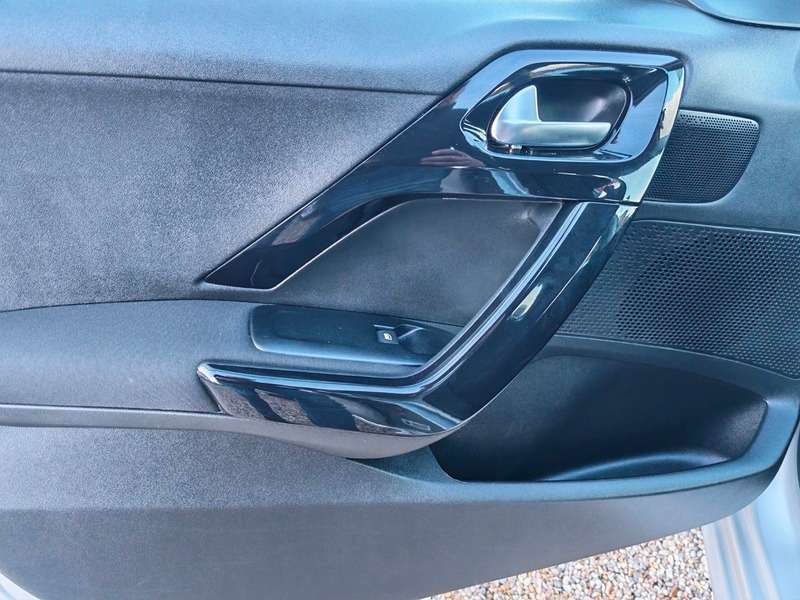 2012 PEUGEOT 208 2012 PEUGEOT 208