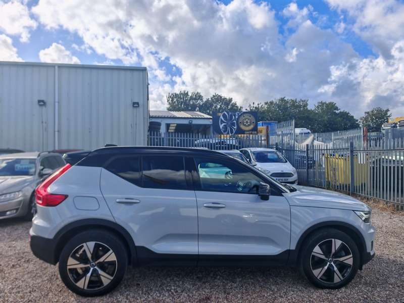 2021 VOLVO XC40 2021 VOLVO XC40