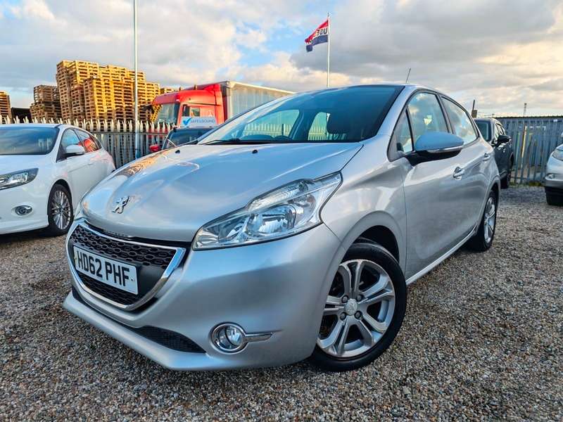 A 2012 PEUGEOT 208 A 2012 PEUGEOT 208