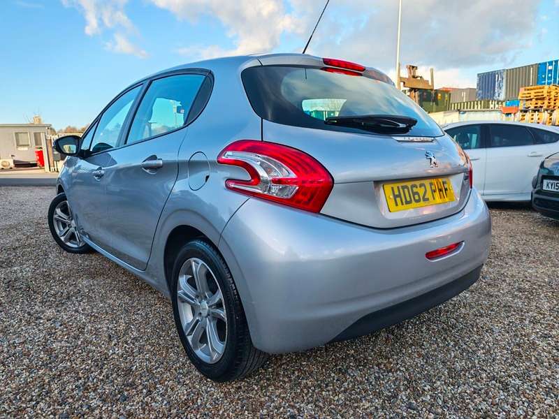 A 2012 PEUGEOT 208 A 2012 PEUGEOT 208